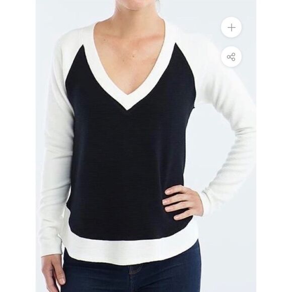 Red Haute Ivory Colorblock Long Sleeve
V-Neck T-Shirt Top XS - Picture 2 of 8